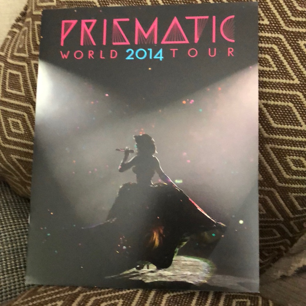 RARE collectible 14 page 2014 world tour booklet